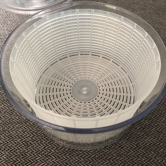 OXO Salad Spinner - Picture 3 of 3